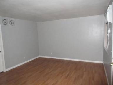 Main picture of 237 W Chicago Ave