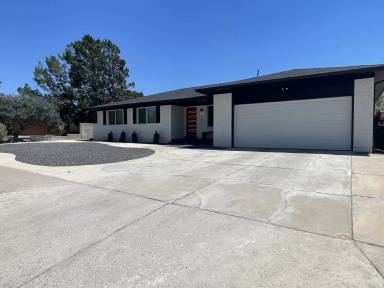 Main picture of 7604 Sierra Azul Ave NE