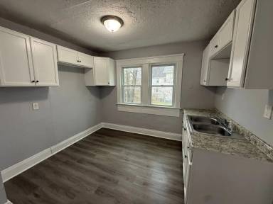 Main picture of 3375 E 145th St