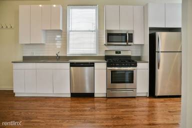 Main picture of 2438 N Ashland Ave