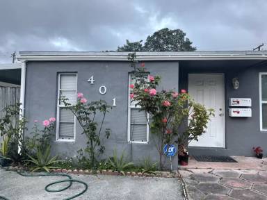 Main picture of 401 SW 10th Ter
