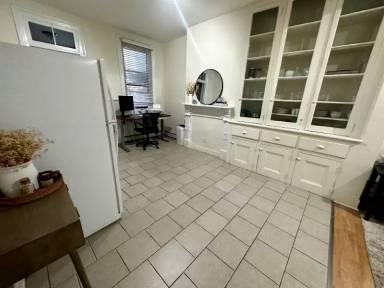 Main picture of 114 Madison St
