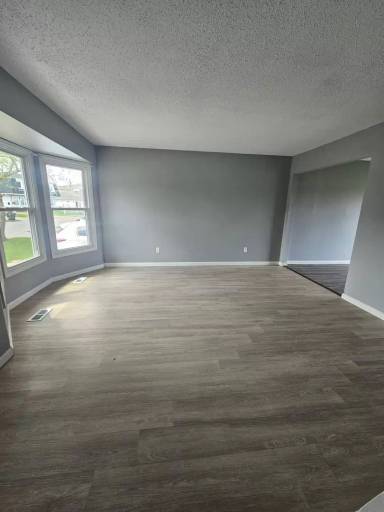 Main picture of 5415 N Linwood Ave