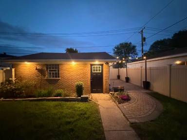 Main picture of 1100 Elgin Ave