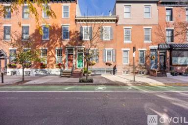 Main picture of 2207 Lombard St