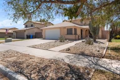 Main picture of 2571 W Orange Ave