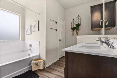 Main picture of 310 Saddleback Trl