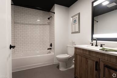 Main picture of 246 S Huntington Ave