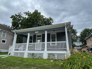 Main picture of 1225 S 21st St