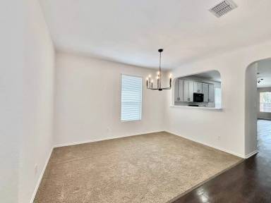 Main picture of 726 Silverado Way