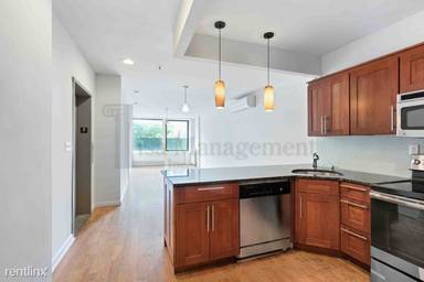 Main picture of 37 W 8th St