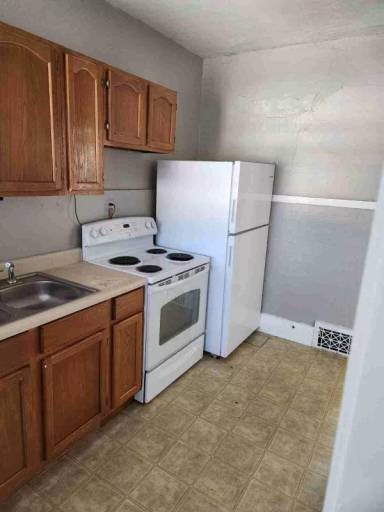Main picture of 144 S Greenwood St
