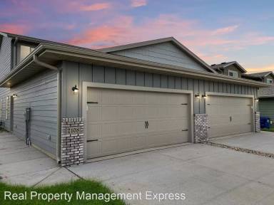 Main picture of 2114 S Ronsiek Ave