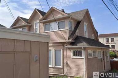 Main picture of 2236 Franklin Ave E