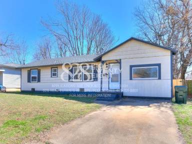 Main picture of 1004 Holly Dr