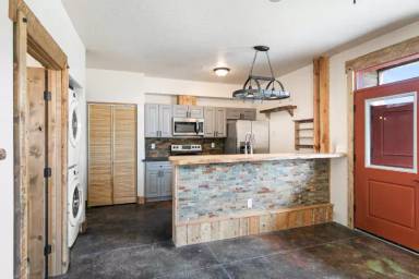 Main picture of 6232 Three Needles Ln