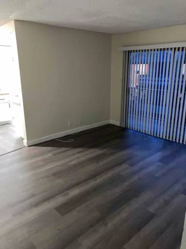 Main picture of 870 E Main St