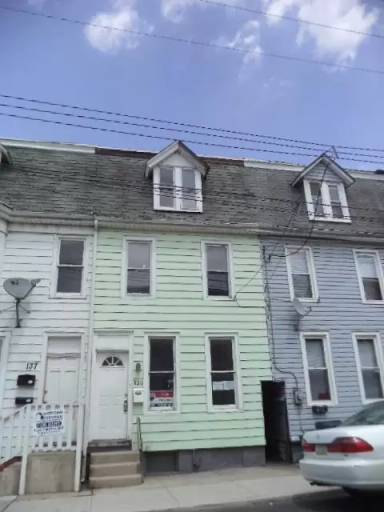 Main picture of 137 N West St