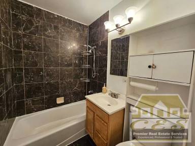 Main picture of 2701 Bush Ave