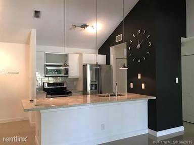 Main picture of Royal Palm Place Condominium