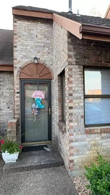 Main picture of 629 Chuck Gray Ct