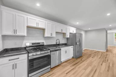 Main picture of 2042 E Fayette St