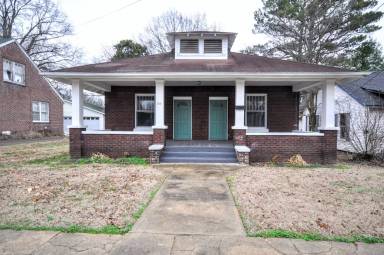 Main picture of 303 West St