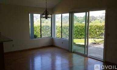 Main picture of 605 Hollyridge Dr