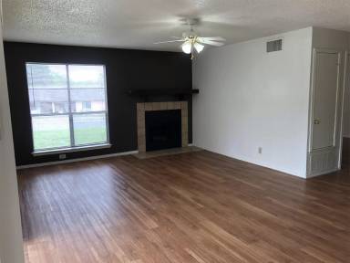 Main picture of 800 Station St