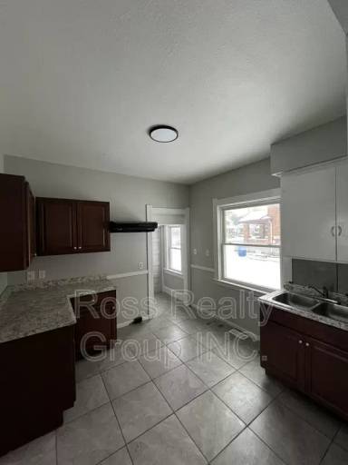 Main picture of 1040 Campbell St