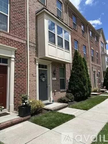Main picture of 882 S Macon St