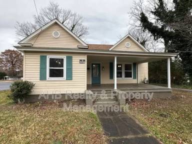 Main picture of 811 N Main St