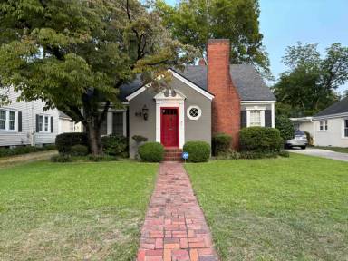 Main picture of 125 Ellington St