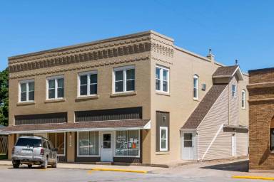 Main picture of 2202 Broadway St