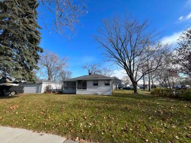 Main picture of 3302 Meadow Dr
