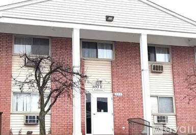 Main picture of 693 E Fullerton Ave