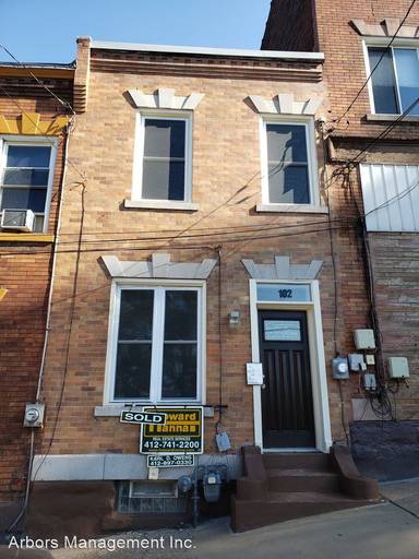Main picture of 102 E Jefferson St