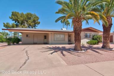 Main picture of 5930 E Anaheim St