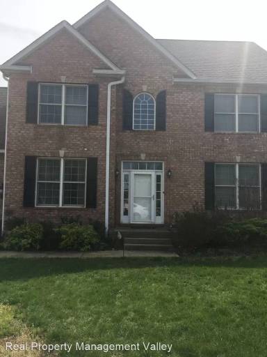 Main picture of 233 Northwoods Dr