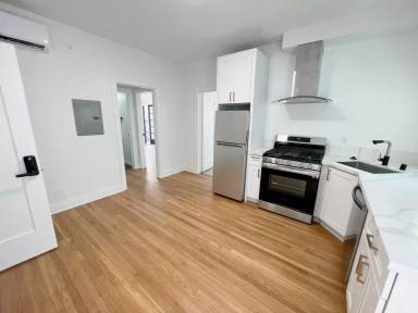Main picture of 552 S Oakland Ave