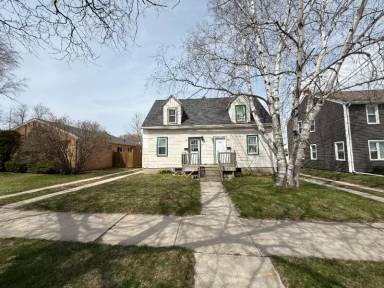 Main picture of 2912 Meadow Ln