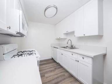Main picture of 20951 Roscoe Blvd
