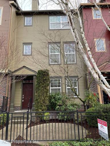 Main picture of 856 NE Rothbury Ave