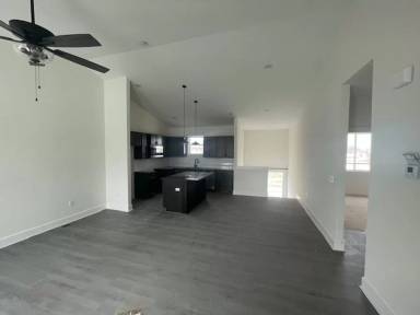 Main picture of 5103 S Chase Cir