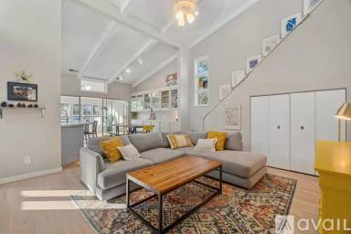 Main picture of 206 Maycox Ave