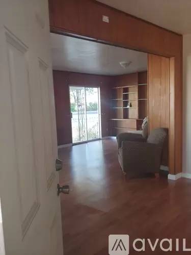 Main picture of 2435 Lakeshore Blvd