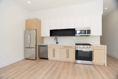 Main picture of 2042 W Irving Park Rd
