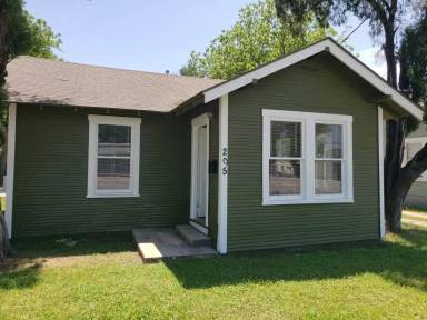 Main picture of 205 E Kingsbury St