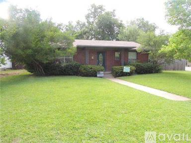 Main picture of 743 S Andrews Ave