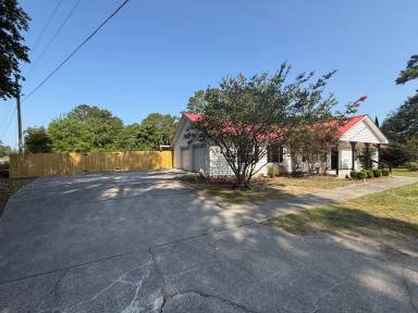 Main picture of 582 Coston Rd